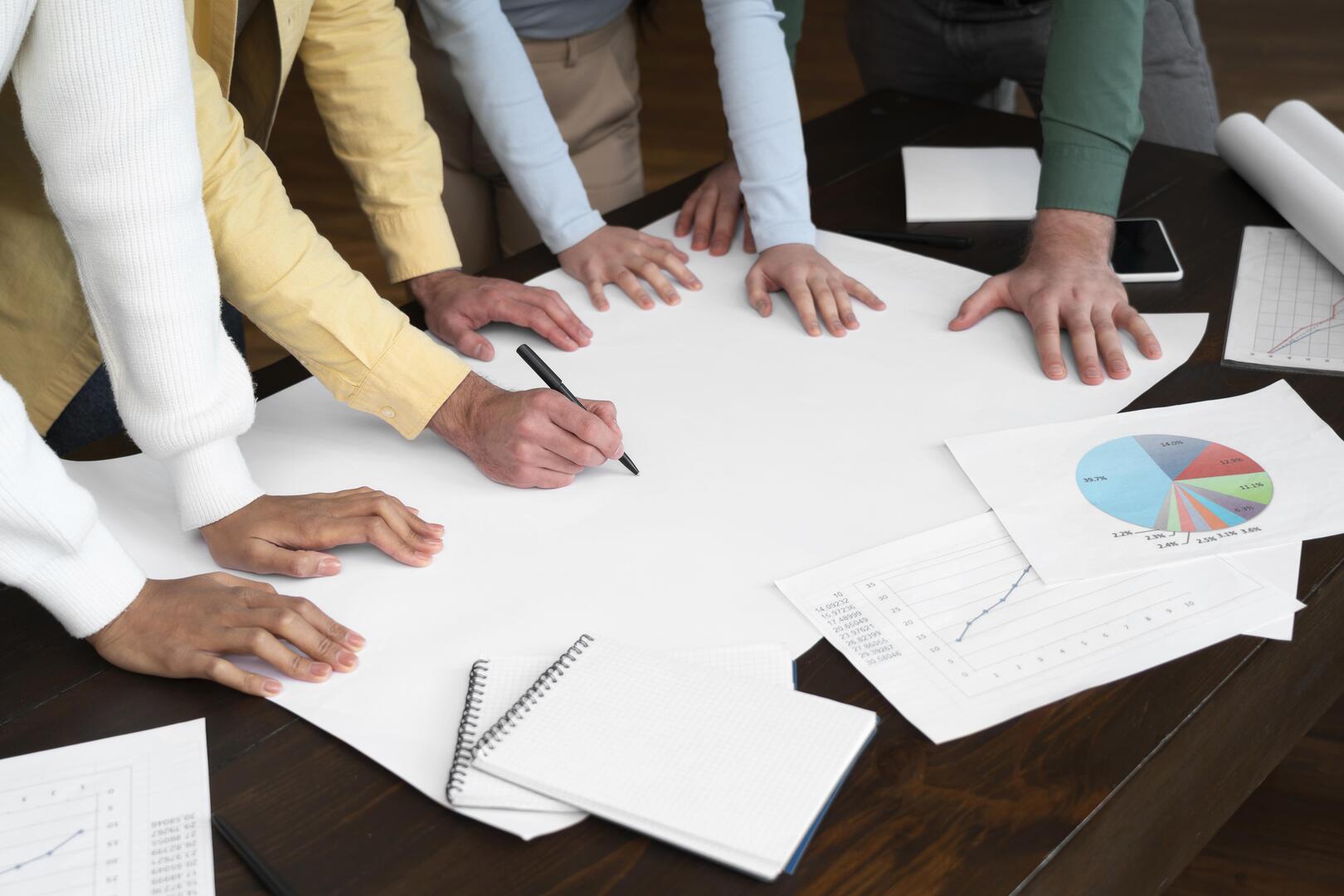 corporate-workers-brainstorming-together