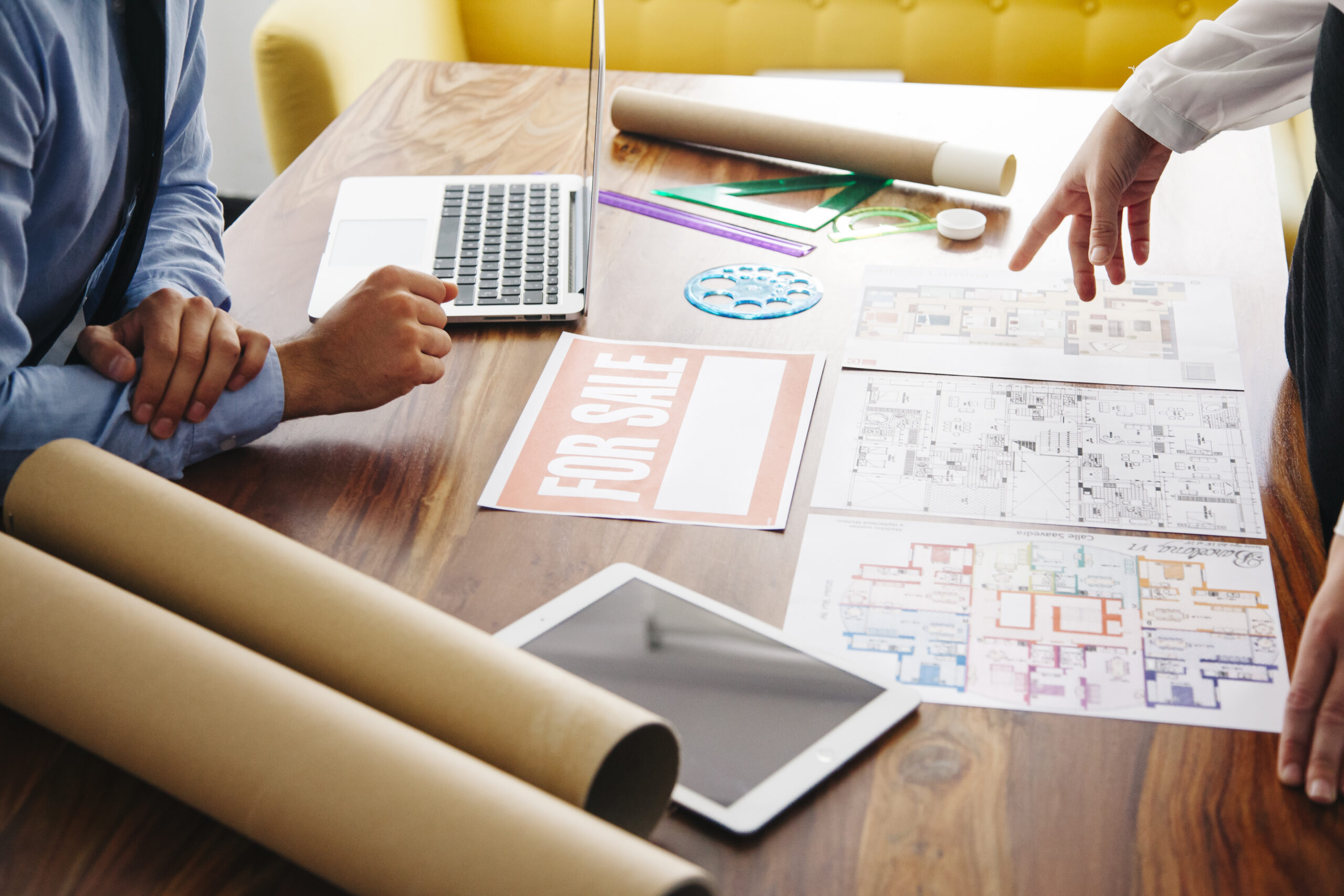 bureau-dans-le-bureau-de-l-immobilier